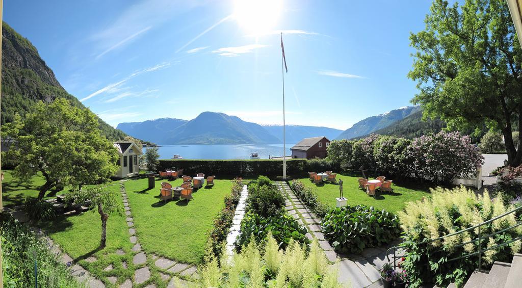 Walaker Hotel Solvorn Exterior photo
