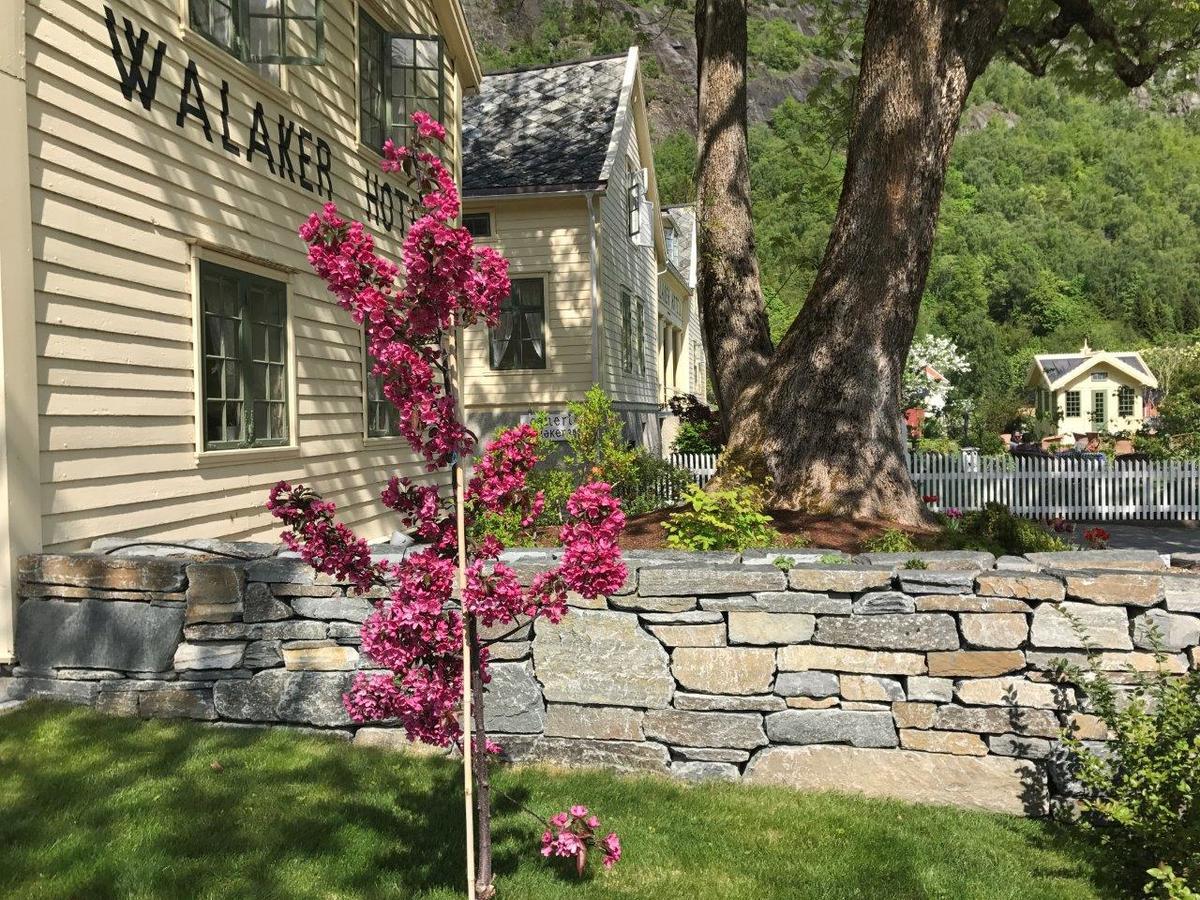 Walaker Hotel Solvorn Exterior photo