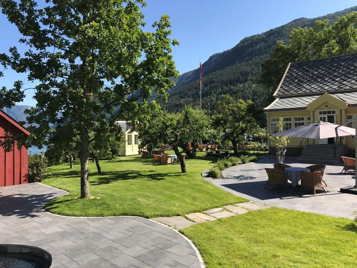 Walaker Hotel Solvorn Exterior photo